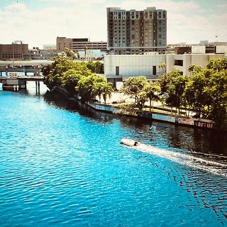 Rivercrest Bungalow Retreat タンパ エクステリア 写真